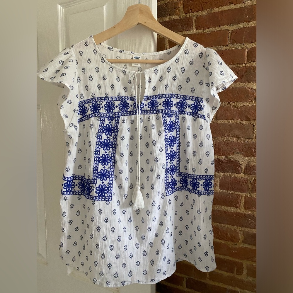 Old Navy Floral Embroidered Flutter Sleeve Tie Blouse